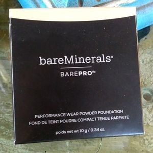 Bare Minerals BAREPRO powder foundation Shell 7.5